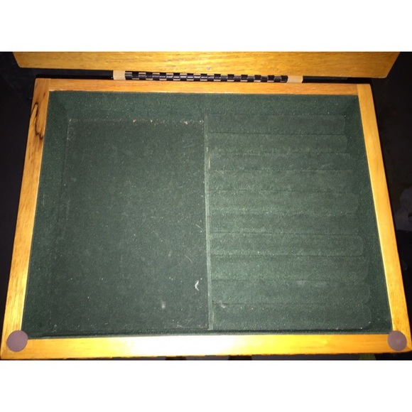 Jewelry box/ table. - Picture 2 of 3